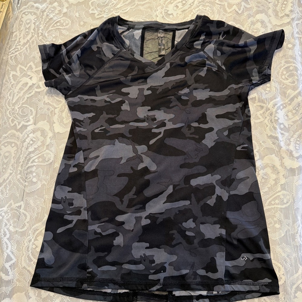 LEG3ND Shirt Women Small Camo Inspire Athletic Crewneck Soft Lightweight Casual